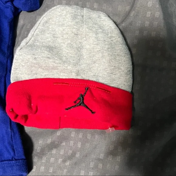 Nike blue baby body suit 6-9 month & red air Jordan jumping man hat size 0-6 m - Picture 3 of 6